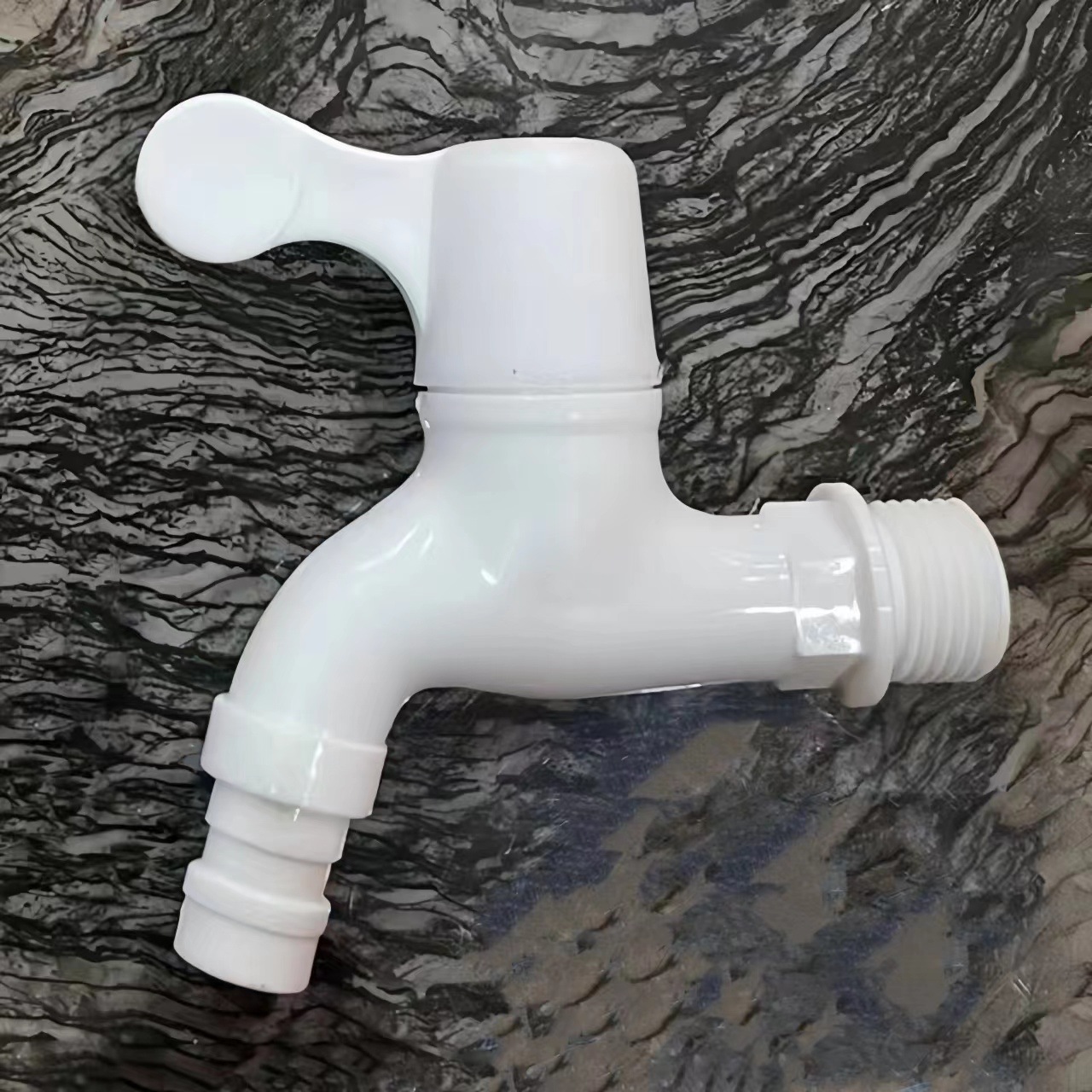 The manufacturer supplies the same type of PPR washing machine plastic faucet, single cold water nozzle and household large flow faucet wholesale of Liansu Application Scenario
