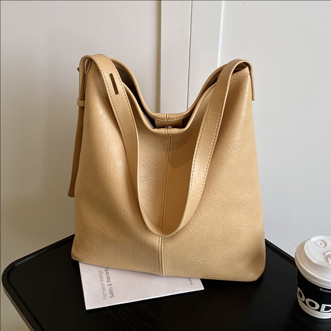 Cross-border high-end quality hand-held bucket bag for women 2025 new style, versatile and fashionable solid color, stylish commuting single-shoulder bag full figure
