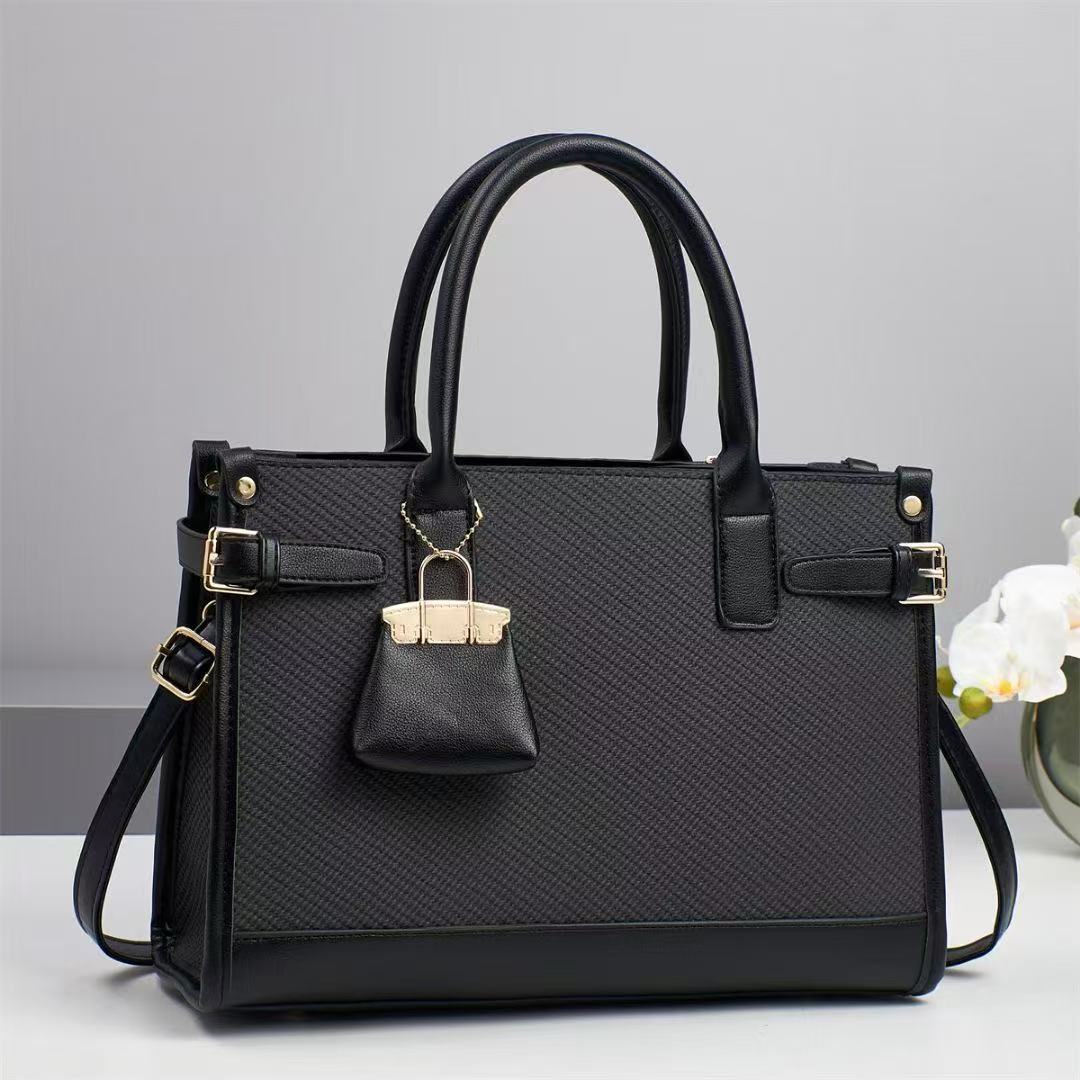Cross-border delivery of new trendy and fashionable handbags, large-capacity and elegant bags for women, middle-aged mom bags, and women's crossbody bags for commuting full figure
