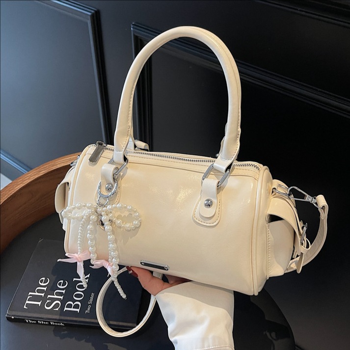 A stylish and light luxury soft leather solid color Boston handbag for women, a new 2025 high-end commuter single-shoulder crossbody bag full figure