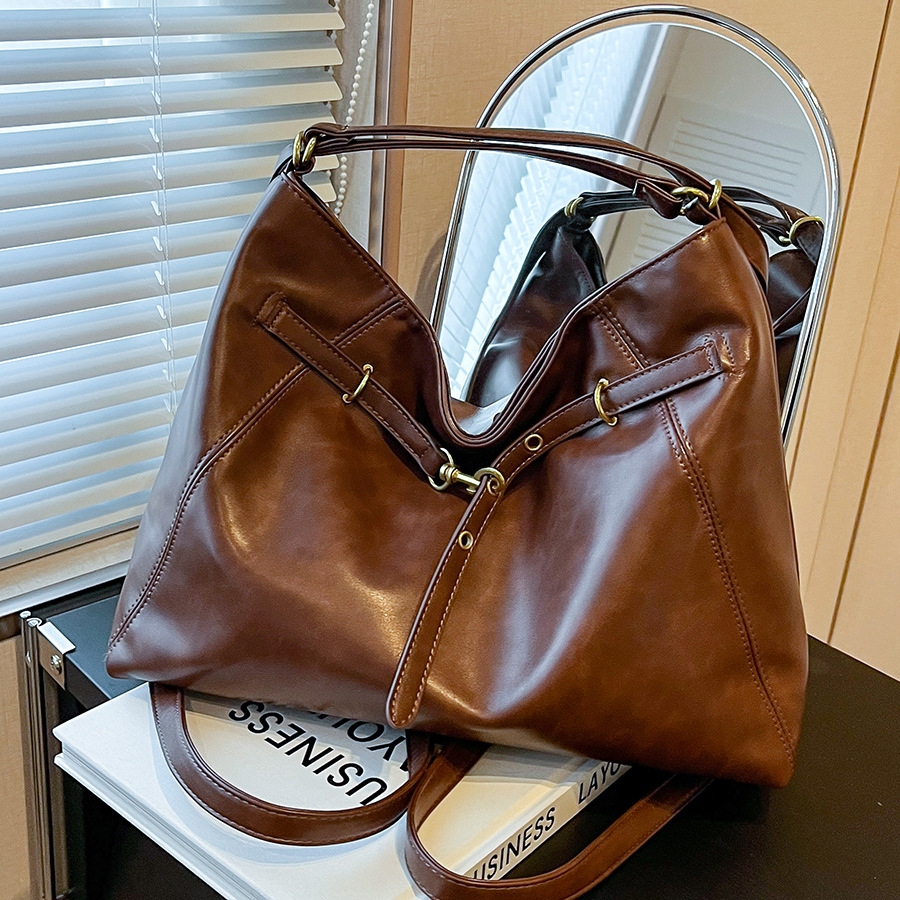 High-end retro women's 2024 new tote bag, trendy and versatile single-shoulder bag, large-capacity commuting crossbody bag full figure