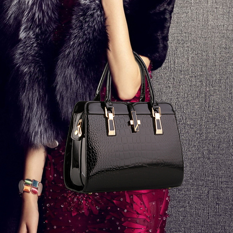 Crocodile pattern patent leather handbag 2022 new style, European and American shiny leather large-capacity women's bag, cross-border trade single-shoulder crossbody bag Specification drawing