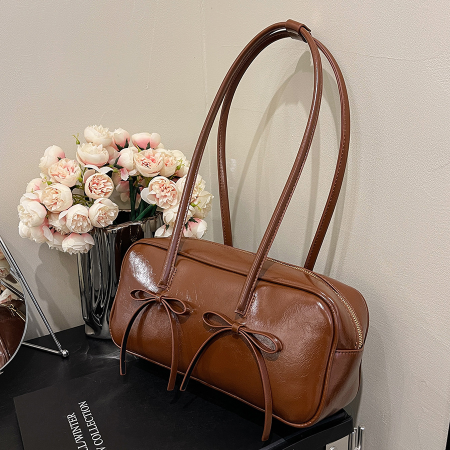 Urban simple and elegant underarm bag for women 2024 new style fashionable commuter bag, solid color design, single-shoulder underarm bag, trendy full figure