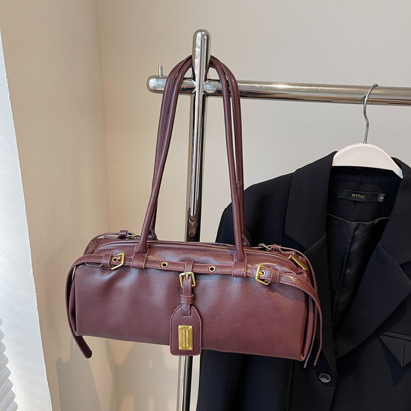 A new 2024 trendy and fashionable baguette underarm bag for women with a simple and niche Korean design for work and commuting Specification drawing