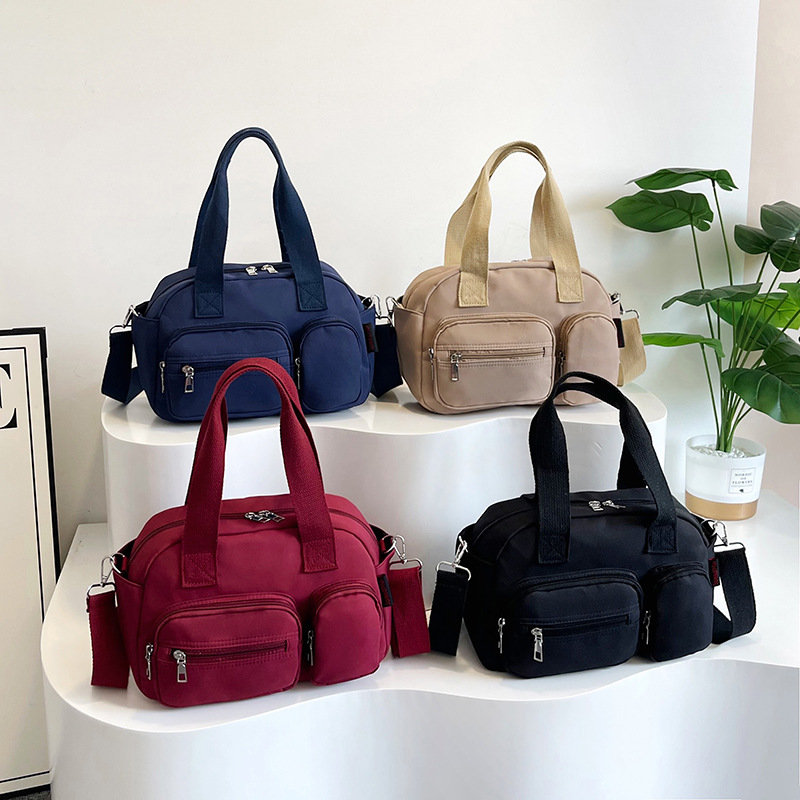 Commuting and casual large-capacity pillow bag 2025 Summer new style single-shoulder crossbody bag with a textured handbag Application Scenario