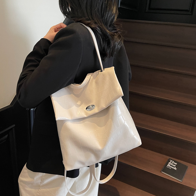 A retro solid color simple handbag for women, a new summer 2025 casual and versatile single-shoulder bag, a high-end commuting backpack Specification drawing
