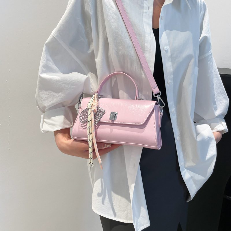 High-end and fashionable hand-held small square bag for women 2025 new trendy and fashionable single-shoulder bag, casual and versatile crossbody bag Application Scenario