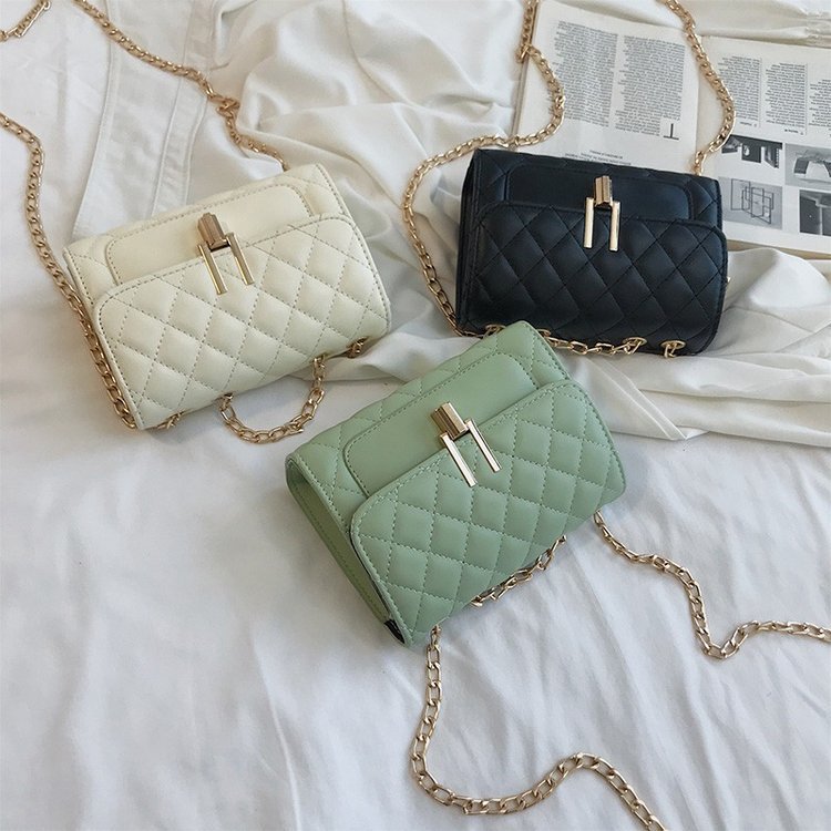 The manufacturer wholesals new Korean-style, versatile and stylish diamond-shaped chain bags, trendy Y-lock small square bags, single-shoulder crossbody bags Application Scenario