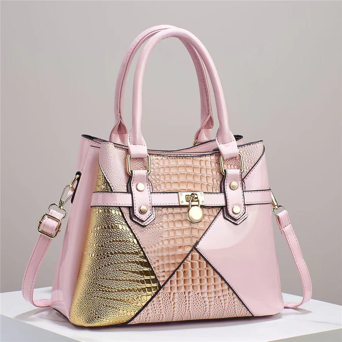 The manufacturer's 2023 new style of fashionable handbags for foreign trade is a versatile mom bag and a stylish crossbody single-shoulder bag for women Application Scenario