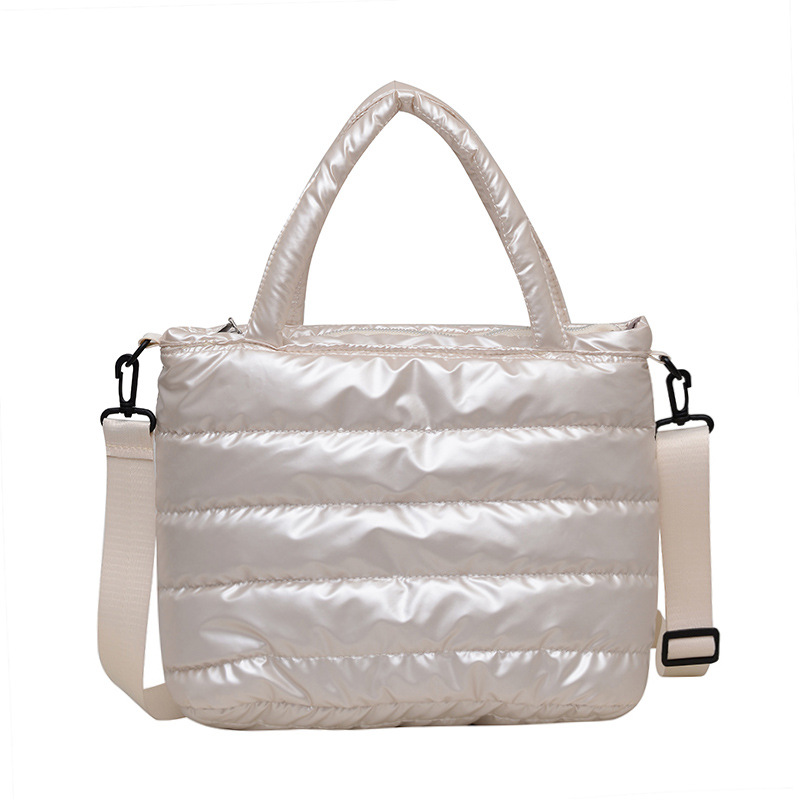 The new 2024 winter collection features a unique and niche design tote bag, a Korean-style casual large-capacity single-shoulder handbag Item Picture