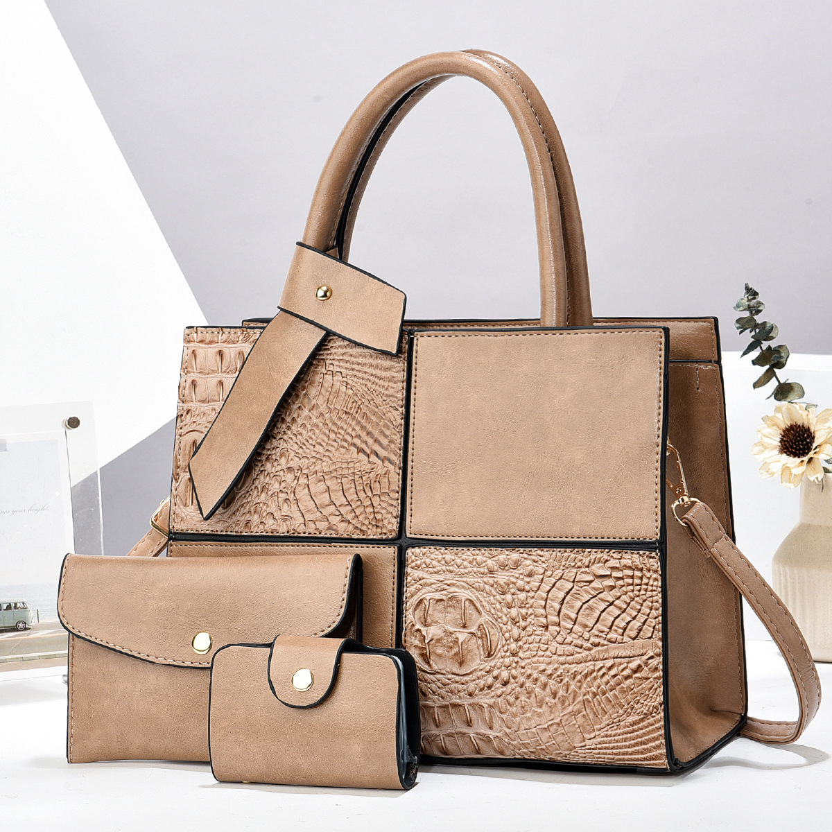 Cross-border versatile single-shoulder bag, large-capacity lightweight crossbody bag, new patchwork crocodile pattern fashionable three-piece handbag set Application Scenario