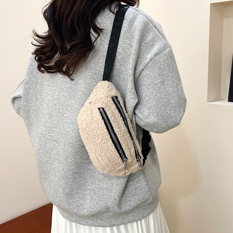 The "Little Bag Women" 2025 Spring New trendy and niche design, retro and casual texture single-shoulder saddle women's bag Specification drawing