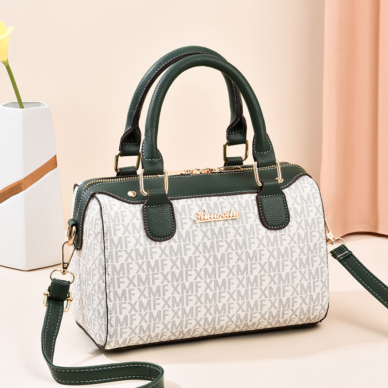 2022 New stylish Korean-style printed handbag, simple and elegant pillow bag, personalized unit price, crossbody women's bag Application Scenario