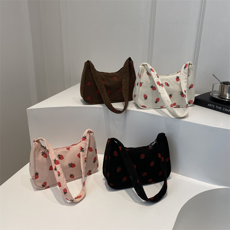 The 2024 new style of fresh and stylish strawberry-printed underarm bag is a trendy, simple and lightweight single-shoulder bag for commuting Application Scenario