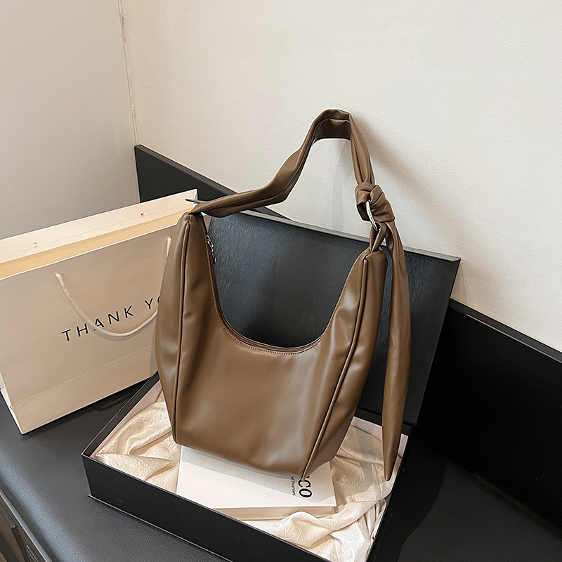 Large-capacity fashionable crossbody bag, stylish and simple 2024 new trendy INS single-shoulder bag, elegant underarm bag, casual bag details Picture