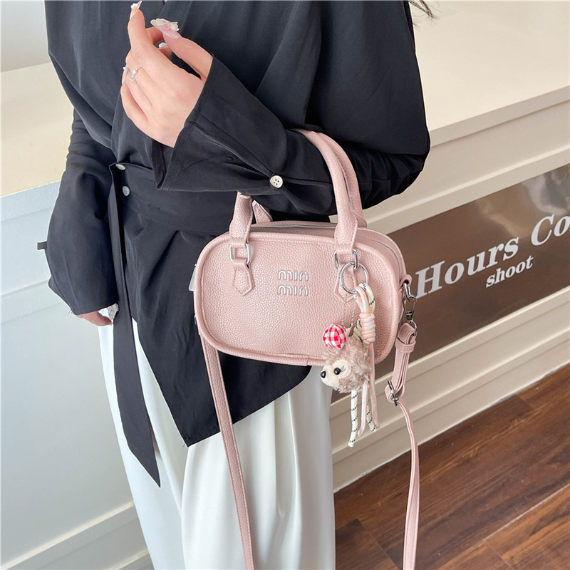 High-end quality bowling small bag for women, 2025 new style, versatile and stylish crossbody small square bag, single-shoulder handbag Application Scenario
