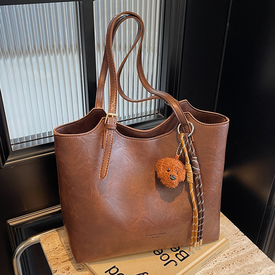 Retro bag for women, large capacity 2024 new style, simple, casual and versatile single-shoulder shopping bag, commuting tote bag for work full figure
