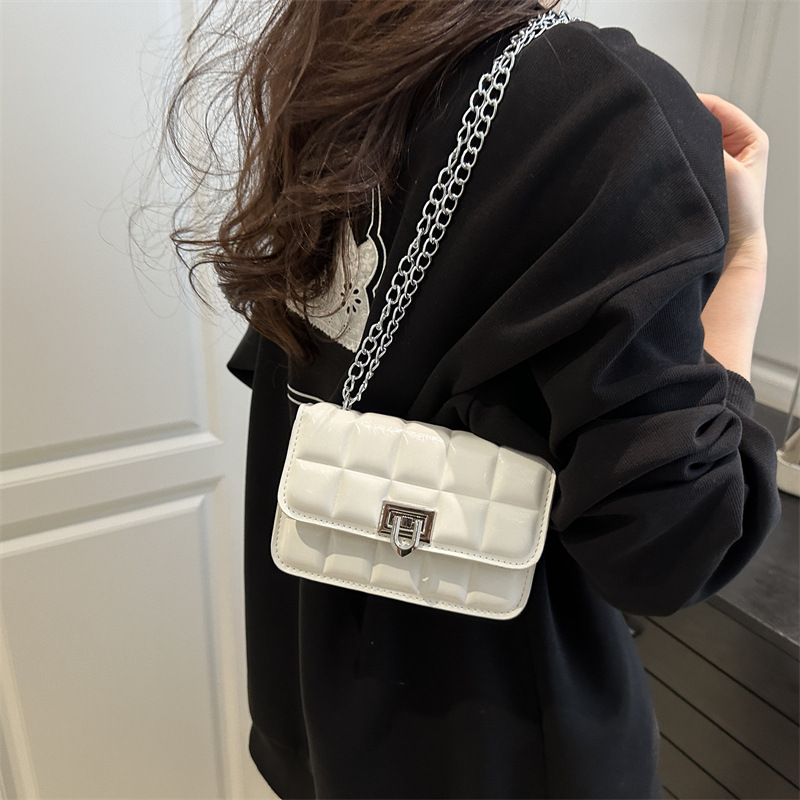 New Korean-style embossed embroidered thread small square bag, fashionable lock buckle laser shiny leather mini bag, chain women's crossbody bag details Picture