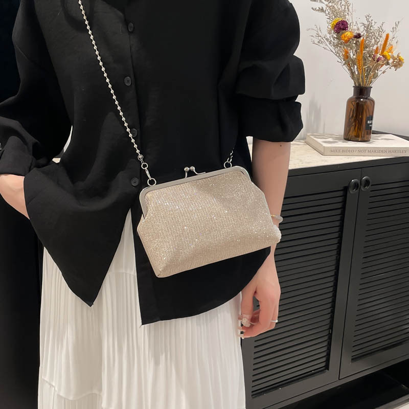 A new cross-border fashion and trend solid color design, gentle and elegant, versatile chain single-shoulder crossbody bag, stylish women's bag Specification drawing