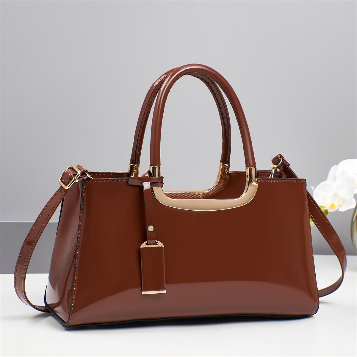 Fashionable patent leather shiny red women's bag 2025, bride's wedding crossbody bag, handbag, new women's dinner bag Specification drawing