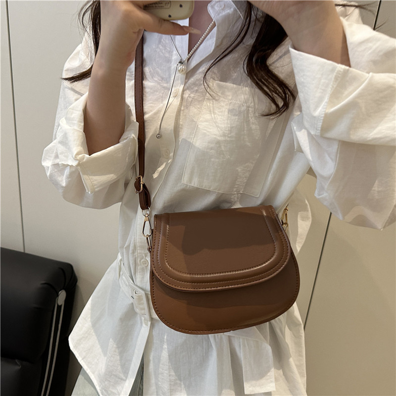 Korean style simple and retro crossbody bag for girls 2025 new trendy Japanese style simple saddle bag single-shoulder crossbody bag Specification drawing