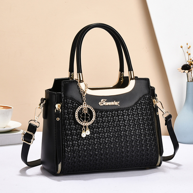 "2025 New style handbag for middle-aged women, fashionable and elegant, large-capacity crossbody bag for mom. full figure