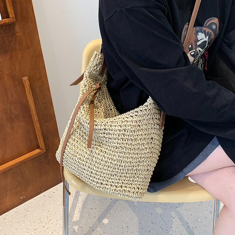 High-end quality bag for women, large capacity 2025 new single-shoulder crossbody straw woven bag, a best-selling and niche bucket bag full figure