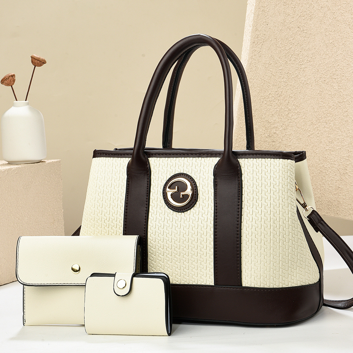 The 2025 new high-appearance-level embossed and patterned high-end three-piece design single-shoulder bag is a versatile cross-border women's bag details Picture