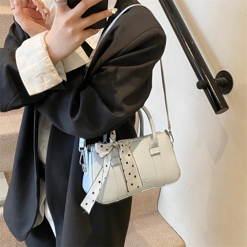 The 2025 new super popular hand-held small square bag for women, a retro casual commuting single-shoulder bag in solid color, simple and versatile crossbody bag Specification drawing