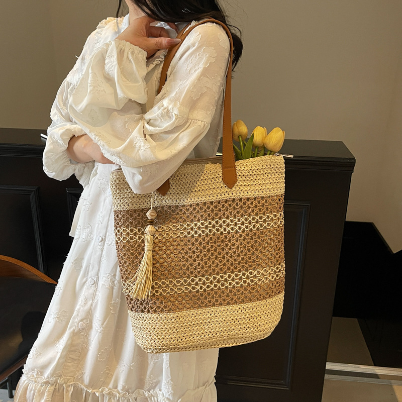 Trendy patchwork woven versatile hand-held bucket bag for women 2025 new style simple, fashionable and casual large-capacity single-shoulder bag Specification drawing