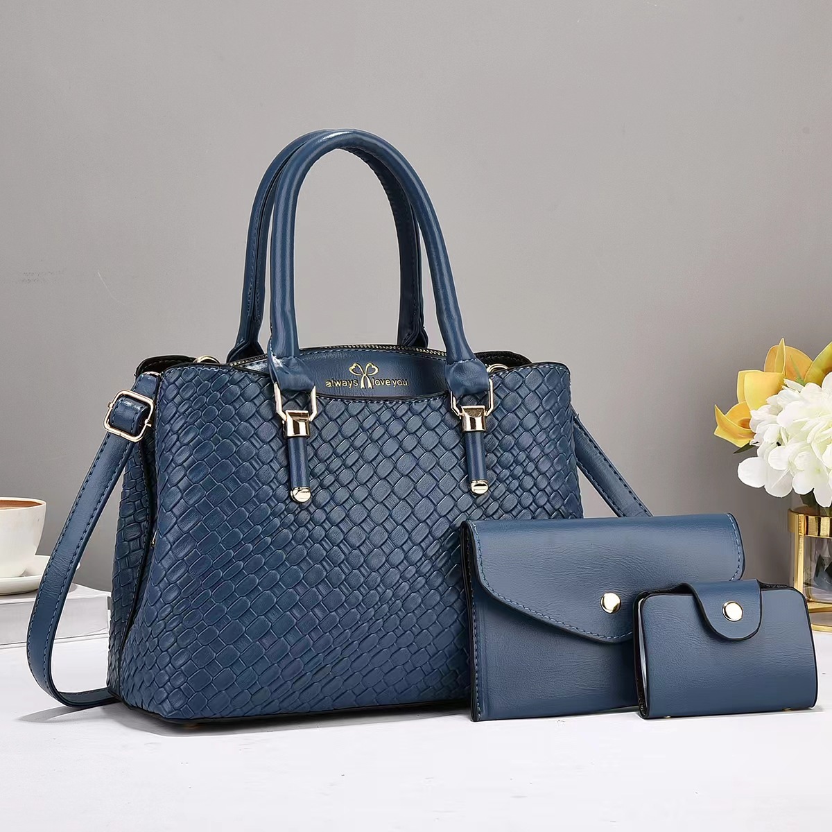 The 2024 new style of the three-piece set for foreign trade, a large-capacity single-shoulder crossbody bag with a woven texture and a stylish look Item Picture