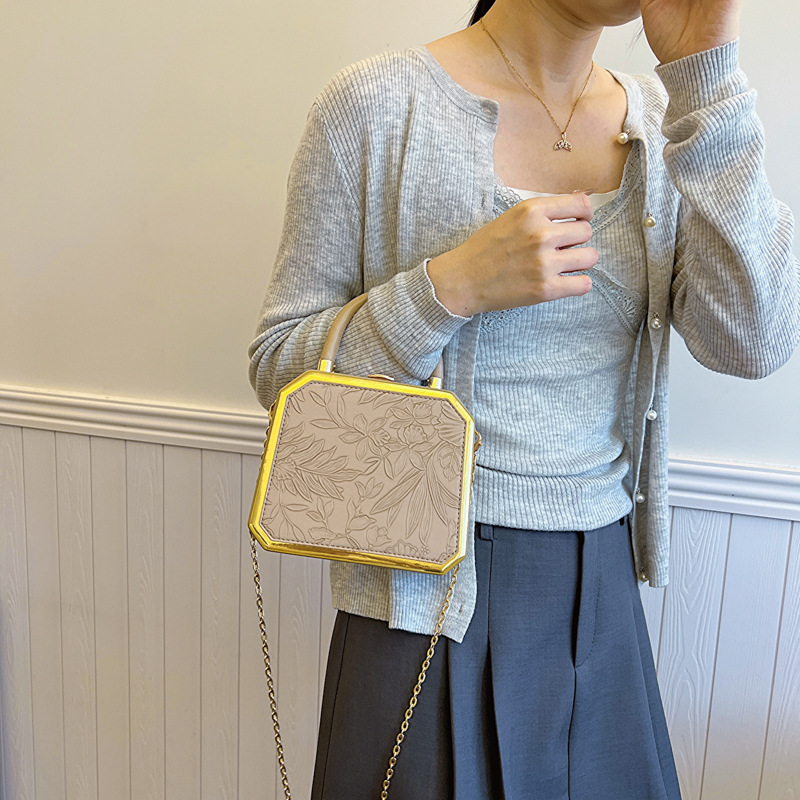 Cross-border stylish bag for women, 2024 new style fashionable and high-quality handbag, crossbody single-shoulder dinner bag, versatile box bag details Picture
