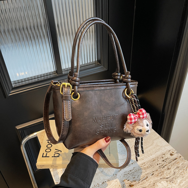 A niche and fashionable hand-held bucket bag for women, a new 2024 simple and casual single-shoulder bag, a high-end and trendy versatile women's bag details Picture