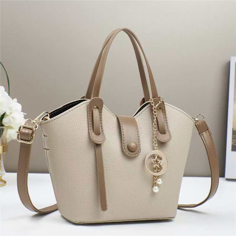 The new macaron grand bucket bag is a cross-border trend, a large-capacity simple women's handbag, a bestseller, and a single-shoulder crossbody bag Application Scenario