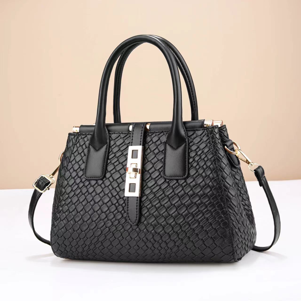 The new crossbody single-shoulder bag from the manufacturer for foreign trade is a versatile mom bag and a fashionable handbag. It is suitable for ladies of summer in 2023 details Picture