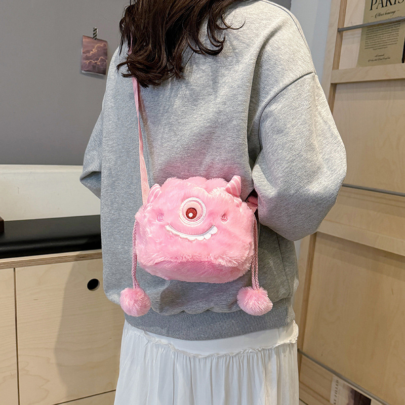 Wholesale of new Japanese-style cartoon soft and cute little monster plush drawstring bag, adorable ball ball drawstring bucket crossbody backpack Application Scenario