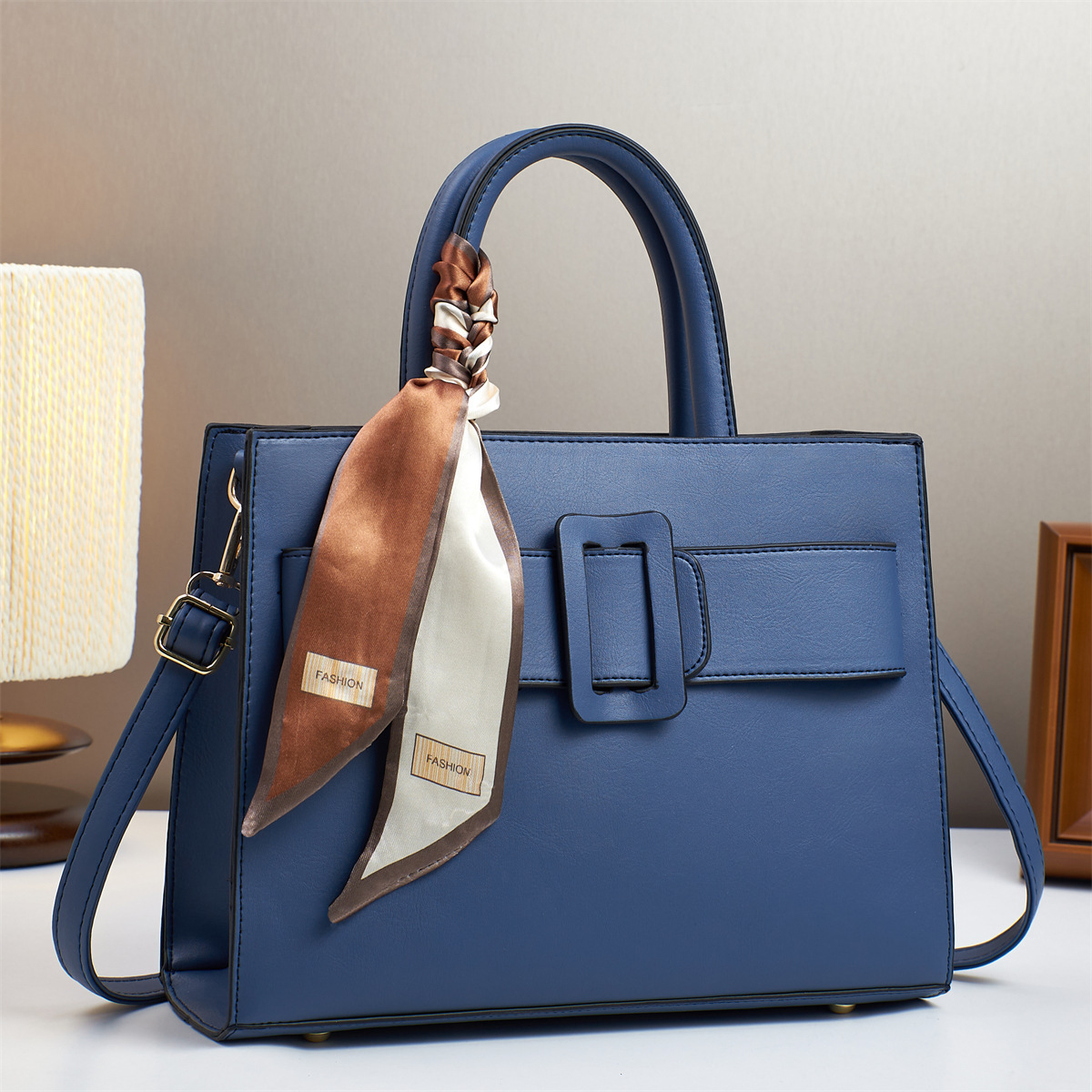 New macaron fashion handbag, large-capacity commuting versatile shoulder bag, simple cross-border crossbody bag for mom Application Scenario
