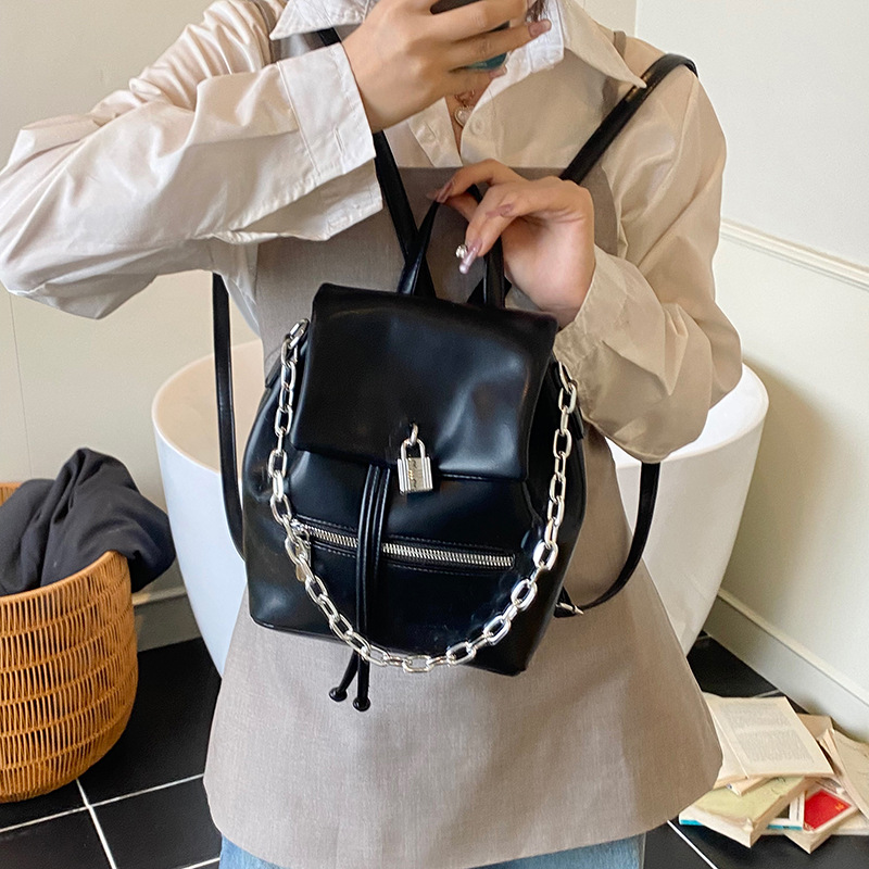 2025 New fashionable, simple and trendy small backpack for women, cross-border fashion chain, solid color, light and portable backpack for women to go out details Picture