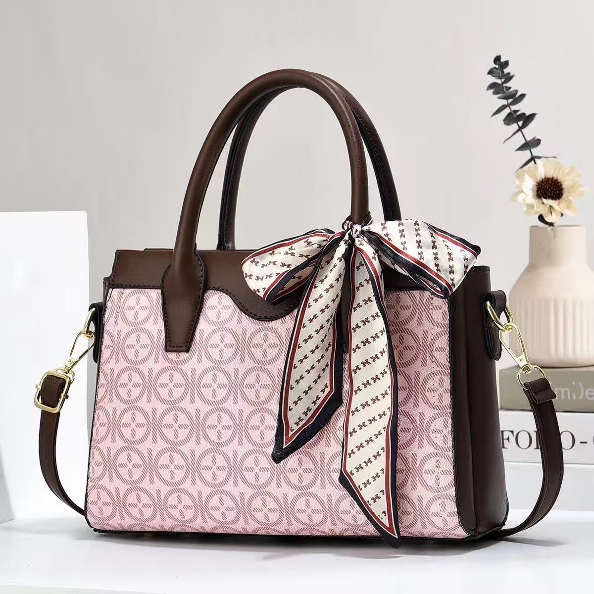 Big bag women 2024 new crossbody bag, large capacity single-shoulder bag, fashionable printed commuter handbag, one-piece consignment details Picture