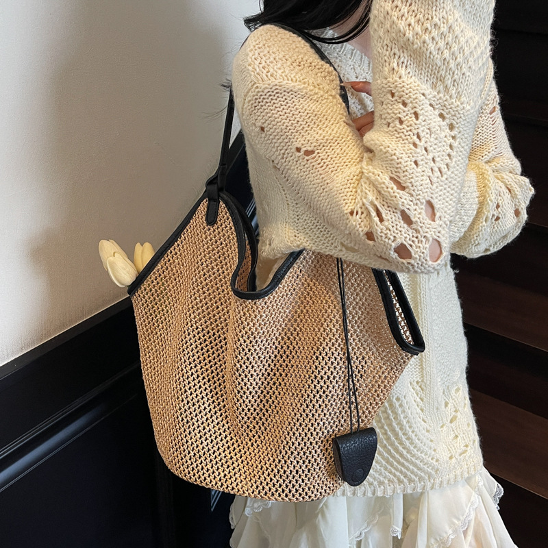 Cross-border beach vacation straw woven bag, lightweight tote bag, new underarm bag, Korean-style handbag, large capacity single-shoulder bag details Picture