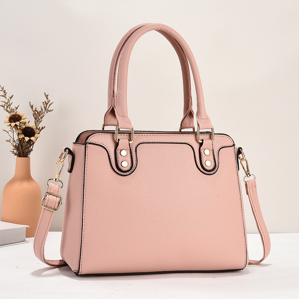 Solid color crossbody bag for women, fashionable hand-held foreign trade bag, women's handbag, Korean-style texture manufacturer, 2024 new model, single shoulder Application Scenario