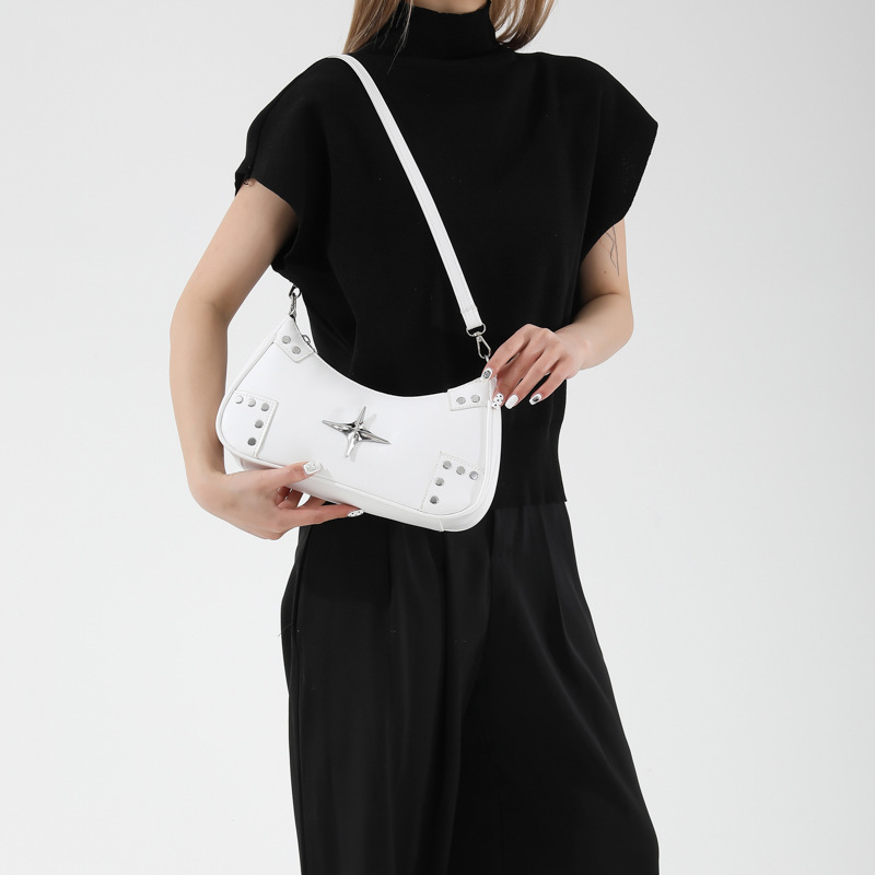 Single-shoulder bag, retro rivet dumpling bag, women's 2024 new autumn solid color, stylish and retro crossbody bag details Picture