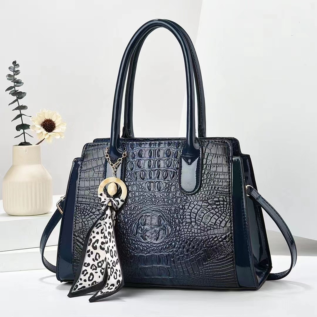 The 2024 new crocodile print handbag is simple and elegant. It is a single-shoulder crossbody women's bag with a large capacity and a stylish look Specification drawing