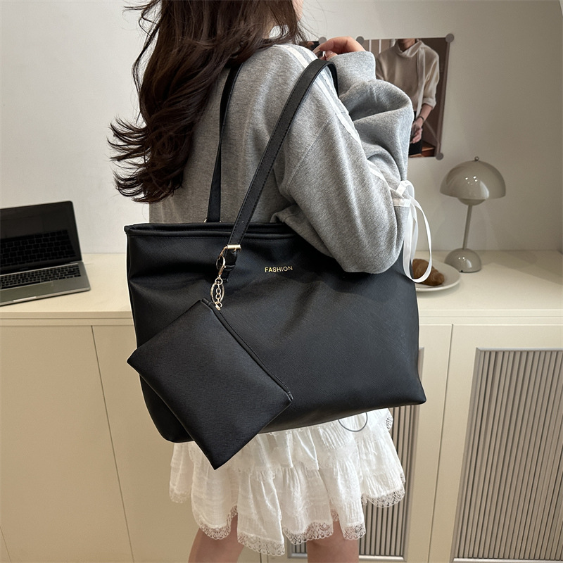 Summer 2025 New style fashionable and versatile commuter single-shoulder bag, retro tote bag, simple and elegant, large-capacity handbag details Picture