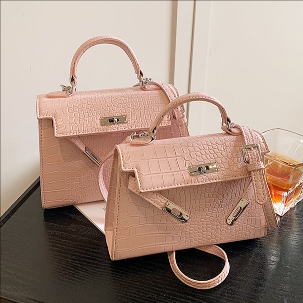 The high-end crocodile print hand-held Kelly bag for women's Spring/Summer 2025 is a simple and versatile single-shoulder bag and a trendy crossbody bag full figure