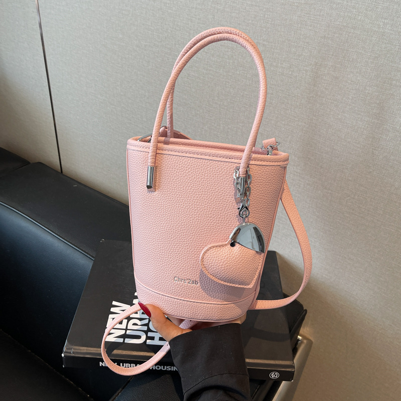 2025 New style fashionable lychee pattern high-end hand-held bucket bag for women's casual and versatile commuting solid color single-shoulder crossbody bag full figure