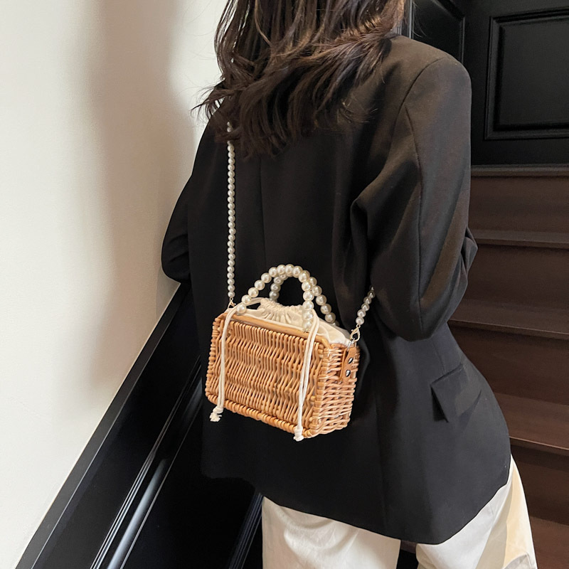Summer chic woven bag for Women 2025 New Trendy hollowed-out beach woven bag, fashionable chain single-shoulder crossbody bag details Picture