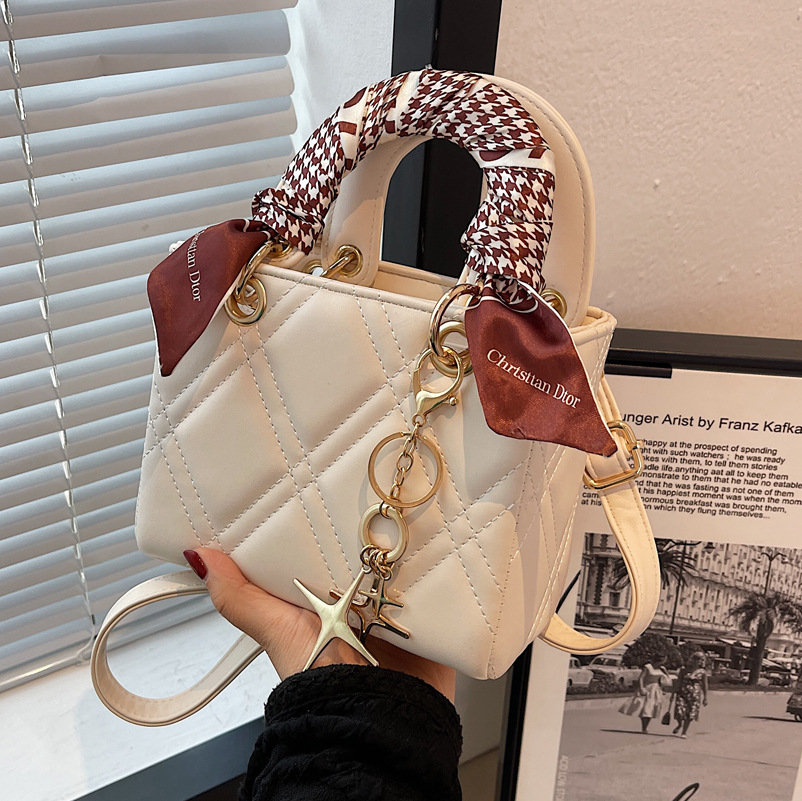 Diamond-shaped small bag for women, 2022 new high-end and fashionable single-shoulder crossbody bag, summer stylish handbag, small square bag Specification drawing