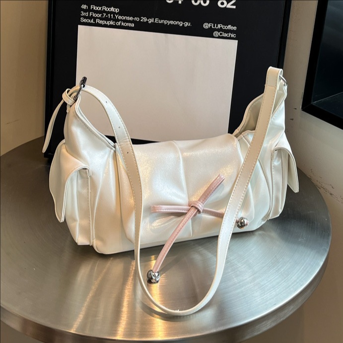 A niche and fashionable underarm bag for women in the summer of 2025, featuring a simple pleated single-shoulder bag and a sweet bow crossbody bag full figure