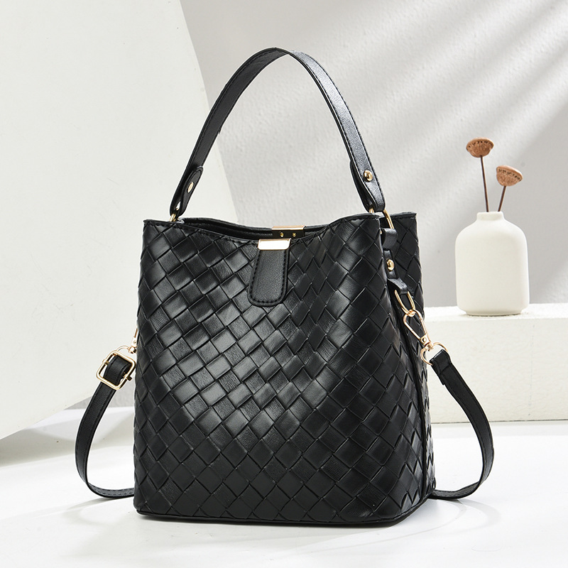 Cross-border foreign trade women's bag 2025 New large-capacity woven single-shoulder crossbody bag, niche hand-held bucket bag full figure